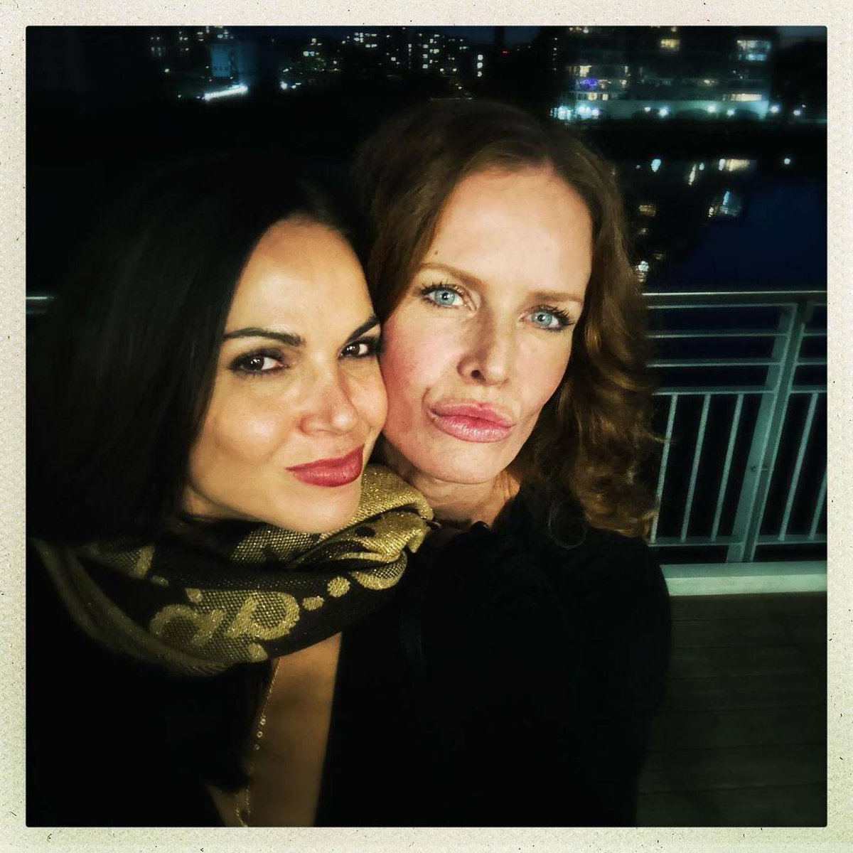 Até que fim! Ganhei um mimo dos meus favoritos. 💜💙💚