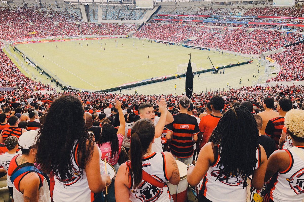 MulheradaUBZ's tweet photo. Essas torcedoras que superam todas as barreiras de preconceito e discriminação nas arquibancadas para fazerem o que mais amam: apoiar o Flamengo em qualquer lugar do mundo. https://t.co/AajBWeWOJ1