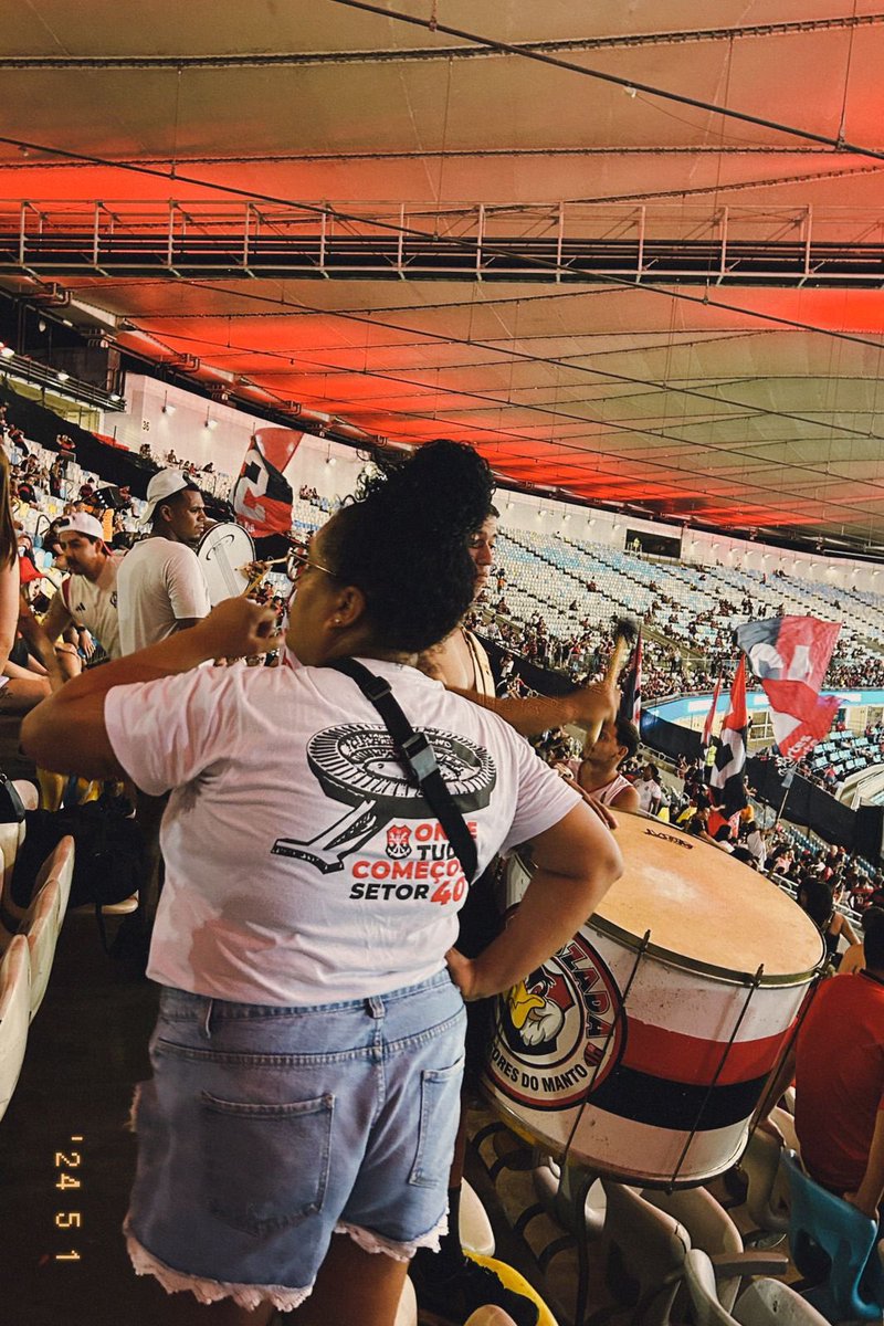 MulheradaUBZ's tweet photo. Essas torcedoras que superam todas as barreiras de preconceito e discriminação nas arquibancadas para fazerem o que mais amam: apoiar o Flamengo em qualquer lugar do mundo. https://t.co/AajBWeWOJ1