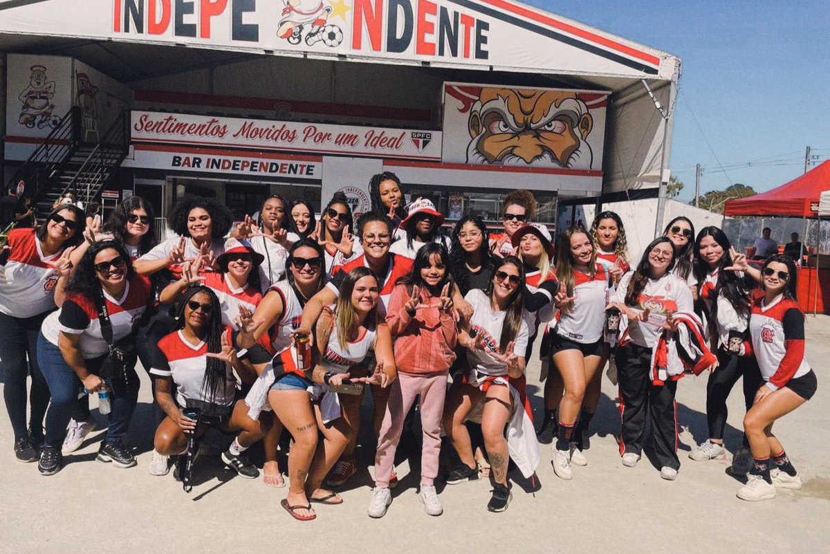 MulheradaUBZ's tweet photo. No Dia do Flamenguista, a UBZ Mulherada parabeniza todas as meninas e mulheres que fizeram e fazem parte da história da Torcida Urubuzada. https://t.co/3eSF1xnzXR