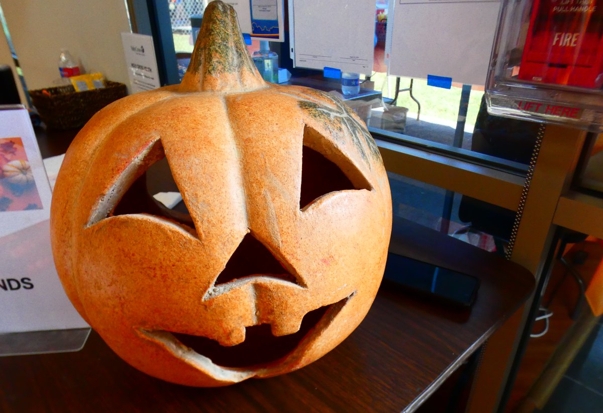 VillageAtSLand's tweet image. The Holy Cross Pumpkin Patch Festival was a huge hit with our residents!🎃They had a great time shopping for pumpkins, enjoying fall foods, Halloween treats, taking pictures, and exploring the local vendors. The perfect weather made it even better!🍁🎃🏮 #PumpkinPatchFun #FallFun