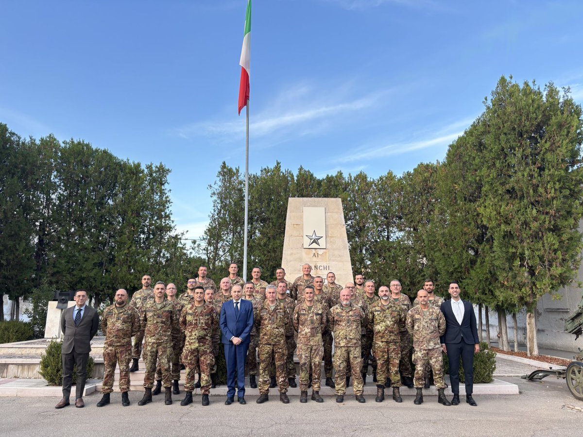 Docente al corso su #geopolitica e terrorismo al Comando Forze Operative Sud presso il 9^ Reggimento Fanteria di Trani. <a href="/Esercito/">Esercito Italiano</a> <a href="/ANDREAMARINISE1/">ANDREA MARINI SERA</a>