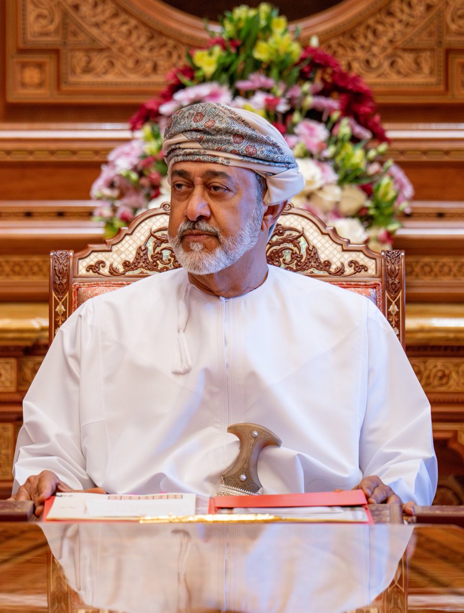 SuhilShehi's tweet photo. شئ بخاطري منذ فتره بخصوص الإطلالات السامية لمولانا حضره صاحب الجلاله السلطان #هيثم_بن_طارق حفظه الله ورعاه

على الرغم من الكازيما الفخمه لاكن ذوقه مميز جداً في انتقاء المصر وطريقة التمصيرة شئ وفخم بعكس باقي المسؤلين مع كامل التحيه والتقدير  

صورتان لليوم واثنان أرشيف ♥️ https://t.co/LaTL9HKEy1