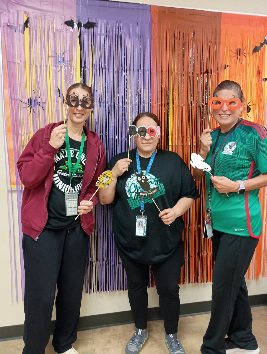 sgleiceaga's tweet photo. BOO to you! @MCJHGators #ESLRocks ππ»πΈοΈ #Halloween https://t.co/hVD13SYdes