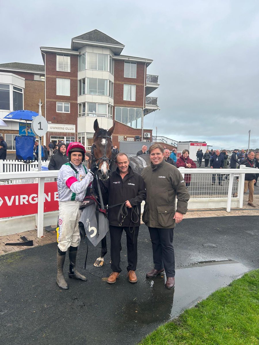 DSkeltonRacing's tweet photo. Great to get a treble this afternoon with COUNTRY MILE, HOME FREE &amp; DALSTON LAD all winning @ayrracecourse under @harryskelton89 

Congratulations to all connections. 

Well done to the team who put the work in at home. 

TEAM SKELTON https://t.co/rK7TEjIo4l