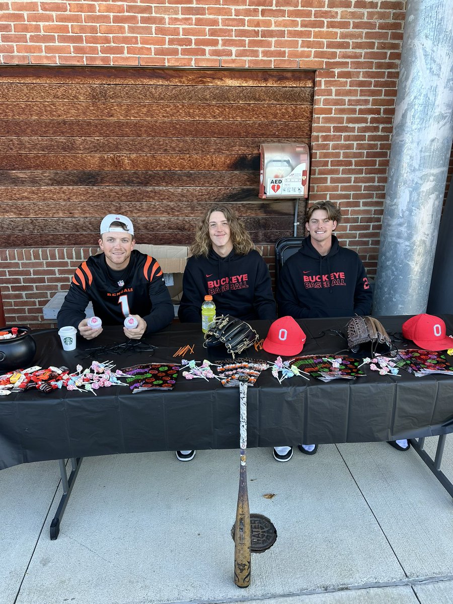 Ohio State Baseball (@ohiostatebase) on Twitter photo 𝗧𝗿𝗶𝗰𝗸 𝗼𝗿 𝗧𝗿𝗲𝗮𝘁? 🎃
The boys spread some early Halloween cheer at yesterday’s <a href="/OhioStateFH/">Ohio State Field Hockey</a> game 🍬🍭🍫
#GoBucks 𝗧𝗿𝗶𝗰𝗸 𝗼𝗿 𝗧𝗿𝗲𝗮𝘁? 🎃
The boys spread some early Halloween cheer at yesterday’s <a href="/OhioStateFH/">Ohio State Field Hockey</a> game 🍬🍭🍫
#GoBucks