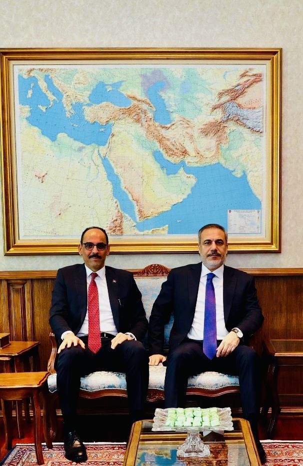 TheLaikYobaz's tweet photo. Fotoğraftaki ayrıntıyı fark edene helal olsun. https://t.co/tae2S3owp4