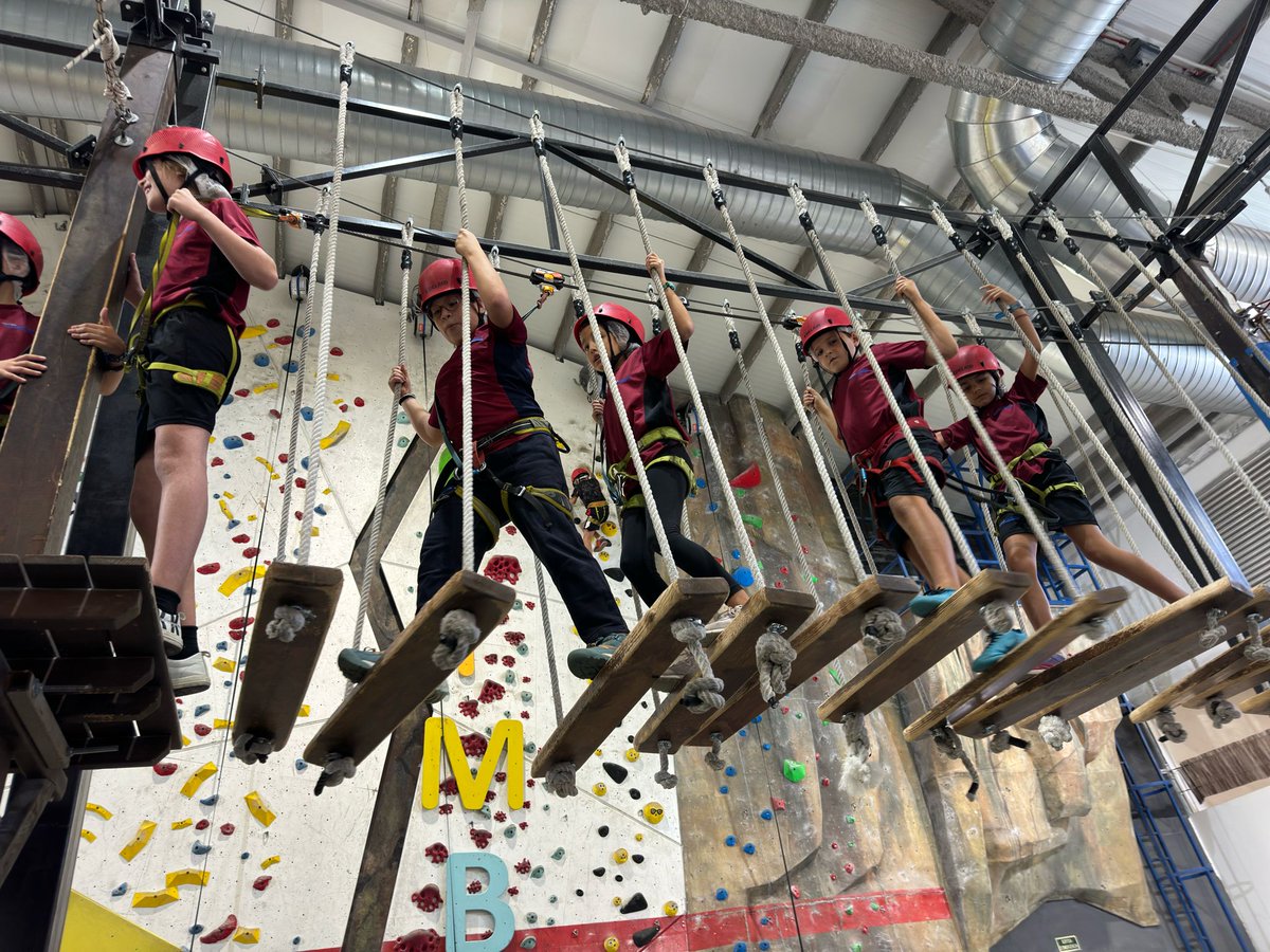 EscolaHoritzo's tweet photo. AVENTURA VERTICAL AL CLIMBAT!

Després de setmanes treballant l’escalada a l'Escola, ahir els alumnes de 10 i 11 anys van viure una jornada emocionant al centre d’escalada Climbat. Aquesta sortida va permetre aplicar els coneixements adquirits i enfrontar-se als desafiaments de https://t.co/RHSVsx6HxX