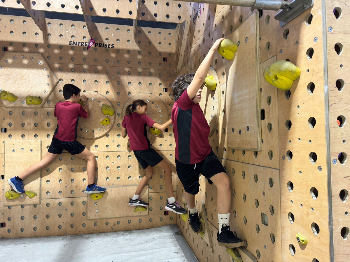 EscolaHoritzo's tweet photo. AVENTURA VERTICAL AL CLIMBAT!

Després de setmanes treballant l’escalada a l'Escola, ahir els alumnes de 10 i 11 anys van viure una jornada emocionant al centre d’escalada Climbat. Aquesta sortida va permetre aplicar els coneixements adquirits i enfrontar-se als desafiaments de https://t.co/RHSVsx6HxX