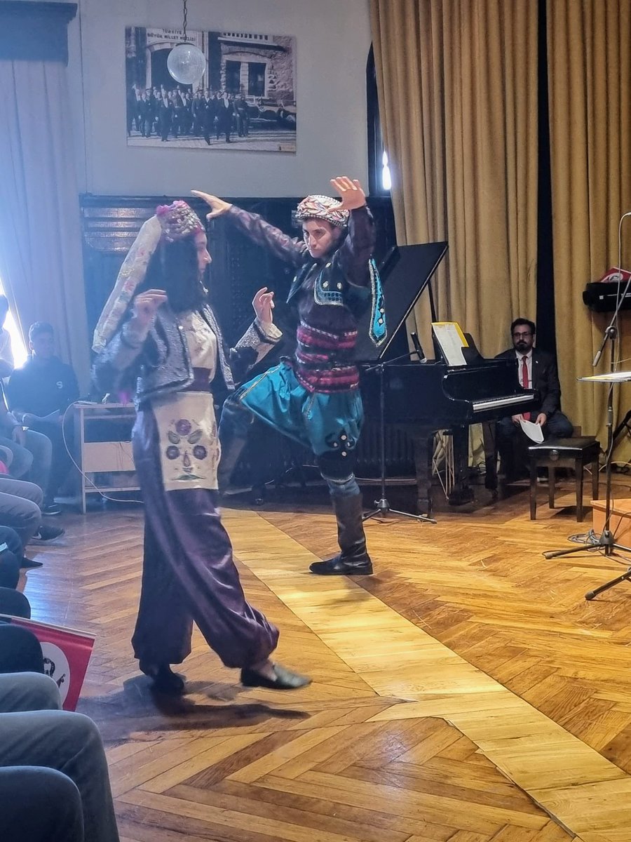 İel öğrencileri Cumhuriyetimizin 101. yaşını Celal Ferdi Gökçay Konferans Salonu’nda çeşitli etkinliklerle kutladılar.