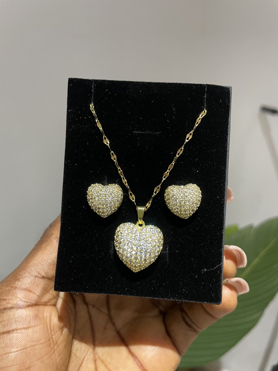 I absolutely love how a beautiful jewelry set can elevate an outfit 🥰 

 Price: 6000 Naira 
#Jewelryset #Jewelrylove