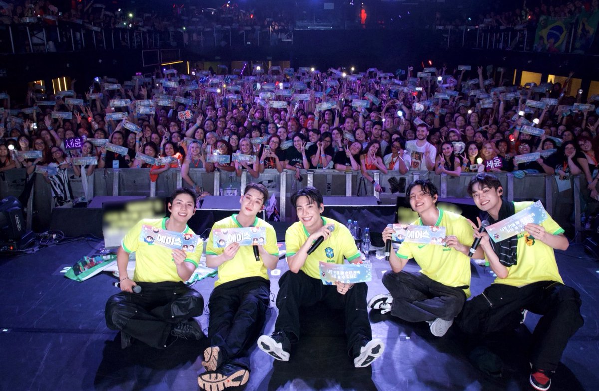 Brasil_ACE7's tweet photo. ❤️'Grupo de k-pop A.C.E fala sobre retorno ao Brasil após o exército.'
"Os fãs brasileiros têm uma energia que não se vê em nenhum outro lugar." 

Leia a matéria incrível que a @CAPRICHO fez com o @official_ACE7 🔗https://t.co/2W8o8tQNd7