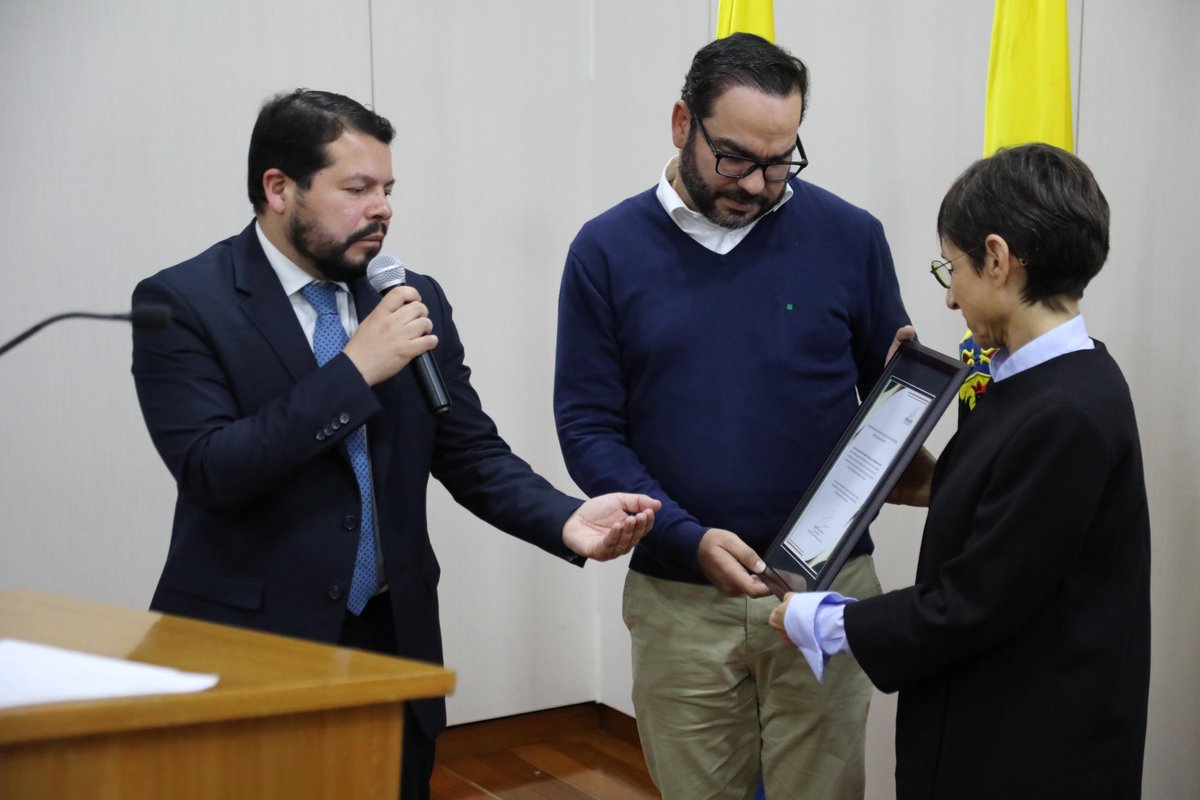 personeriabta's tweet photo. #AEstaHora realizamos un conversatorio sobre los alcances de la Ley 2422 de 2024, que fortalece la labor administrativa y financiera de los municipios de tercera, cuarta, quinta y sexta categoría.

El evento es liderado por el personero de Bogotá, Andrés Castro Franco, y en él participan el representante a la Cámara Óscar Sánchez León, ponente del proyecto de ley, y los personeros municipales representados por la Federación Nacional de Personerías (Fenalper). 

En el encuentro también participa Mireille Girard, representante de @AcnurColombia