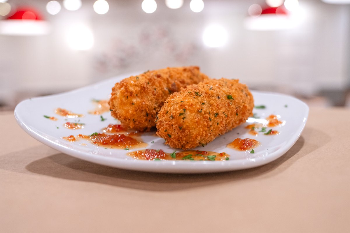 georgiacenter's tweet photo. For a limited time at the Savannah Room, indulge in our Fried Okra appetizer and our Salted Caramel Crunch cake. Try our Chicken and Waffles or a Smoked Turkey Wrap for #lunch, and enjoy a Grilled Ribeye or Blackened Salmon for #dinner.
#UGA #AthensGA #Yummy #GACenter https://t.co/WDRXSW4HHp