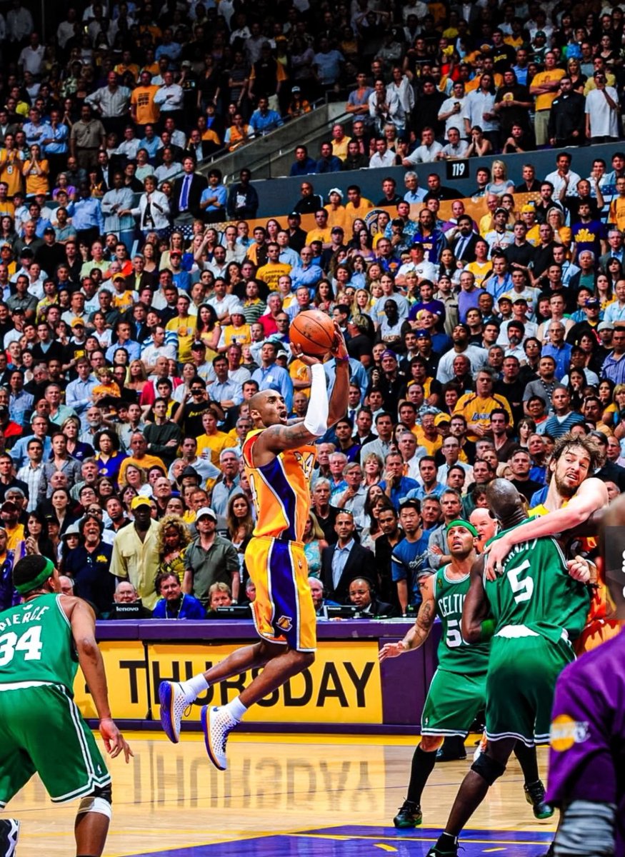MambaArchives's tweet photo. THIS PICTURE IS SO GOATED 🥶👑 https://t.co/XwSeiOB1wD