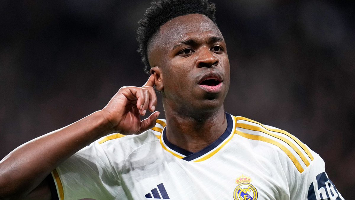 La ballon d’or est pour le joueur qui fait les meilleurs performances de l’année et qui a le meilleur comportement sur et en dehors du terrain. Vinicius ne le mérite pas ! Pleurez