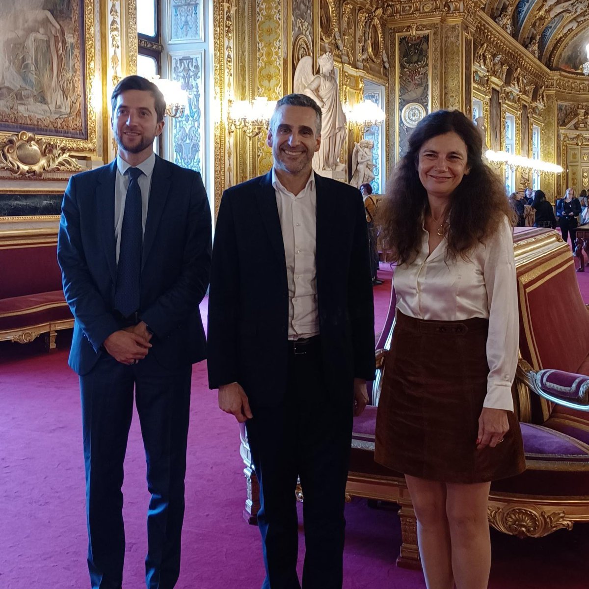Bürgerfonds 🇩🇪🇫🇷 Fonds citoyen (@dfbf_fcfa) on Twitter photo Dans le cadre du plan de loi de finance de 2025, <a href="/BKurc/">Benjamin Kurc</a> a présenté le Fonds citoyen et discuté avec <a href="/YanChantrel/">Yan Chantrel</a>, au côté d'<a href="/AnneTallineau/">Anne Tallineau</a>. Merci pour cet échange !
Im Rahmen der frz. Haushaltsverhandlungen stellte <a href="/BKurc/">Benjamin Kurc</a> im Gespräch mit Senator <a href="/YanChantrel/">Yan Chantrel</a> den Bürgerfonds vor. Dans le cadre du plan de loi de finance de 2025, <a href="/BKurc/">Benjamin Kurc</a> a présenté le Fonds citoyen et discuté avec <a href="/YanChantrel/">Yan Chantrel</a>, au côté d'<a href="/AnneTallineau/">Anne Tallineau</a>. Merci pour cet échange !
Im Rahmen der frz. Haushaltsverhandlungen stellte <a href="/BKurc/">Benjamin Kurc</a> im Gespräch mit Senator <a href="/YanChantrel/">Yan Chantrel</a> den Bürgerfonds vor.