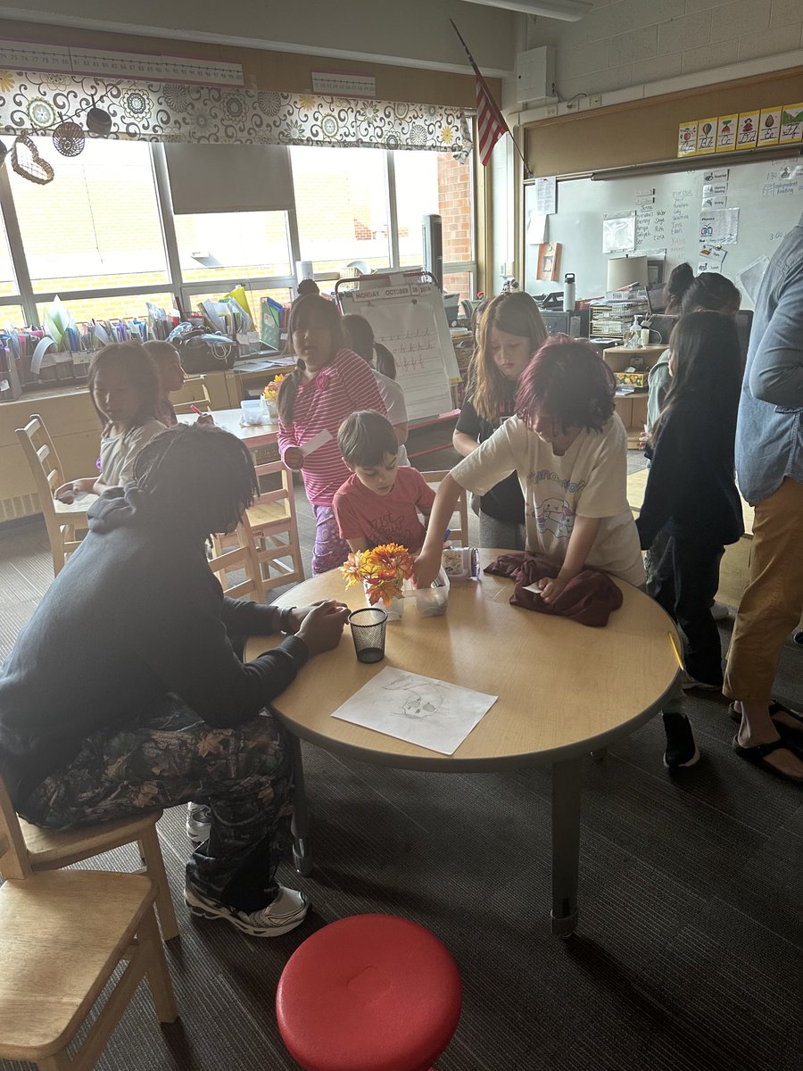 dpollard47's tweet photo. Good morning, once again these guys came over to Nokomis South and put smiles on the students faces!  The students started smiling and giving out hugs to them! ⁦@MNFBDEV⁩ ⁦@AgentAnt0⁩ @TheorinR @Mik3gerald ⁦@Aluma_Nkele⁩ https://t.co/xguGY4pvYw