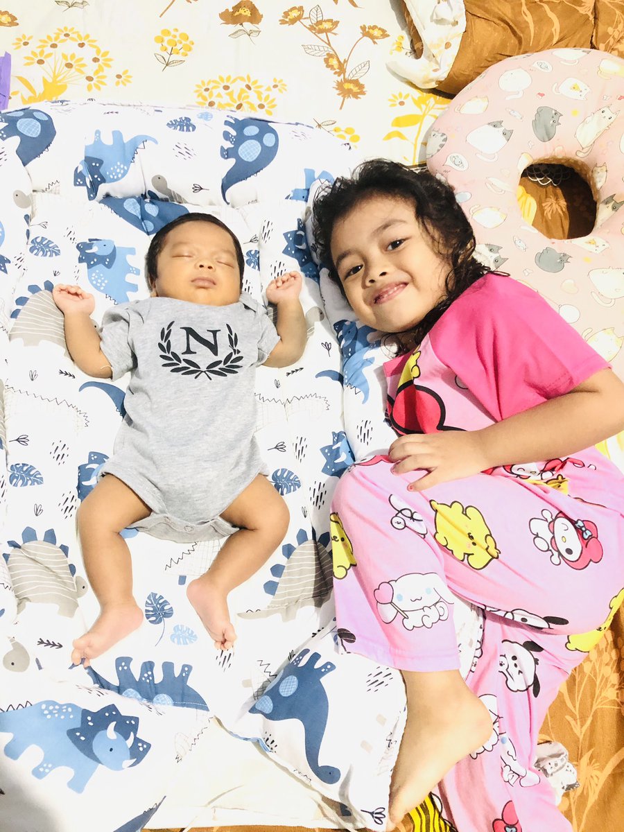fanikiting's tweet photo. Satu digandeng satu digendong 😅😅
Udah punya 2bocil aja 😅😅 perasaan baru kemaren gue yg jadi bocilnya https://t.co/o0UbEDdmlS