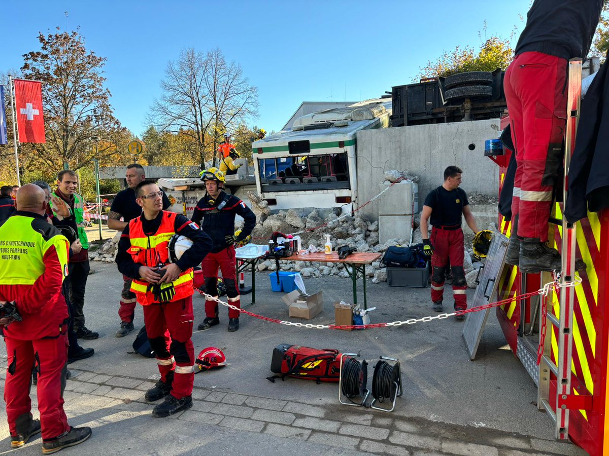 Grenzüberschreitende Zusammenarbeit beim Katastrophenschutz rettet Leben: Teams aus 🇩🇪🇦🇹🇨🇭🇬🇷probten bei der 🇪🇺-finanzierten Übung “Magnitude” in Baden-Württemberg gemeinsame Einsätze unter verschiedenen Katastrophenszenarien.