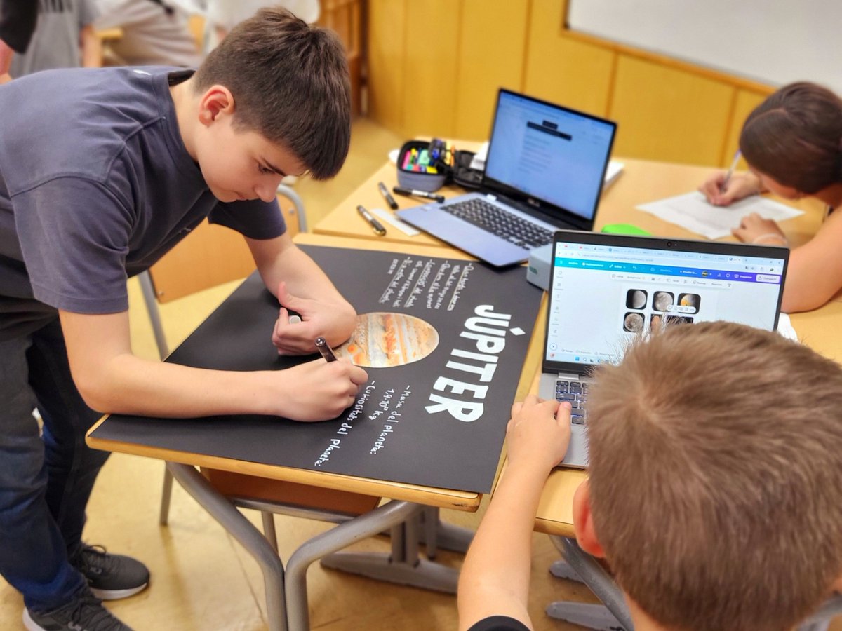 EscolaHoritzo's tweet photo. Explorem l’Univers i les Competències Científiques!

A l’activitat de Ciències, els nostres alumnes no només aprenen sobre el sistema solar, sinó que també treballen competències científiques clau. 
https://t.co/1ngKk51JLR
#somdelhoritzo #tocantelmon #escola #elmejorcolegio https://t.co/g7bfUaGmb8