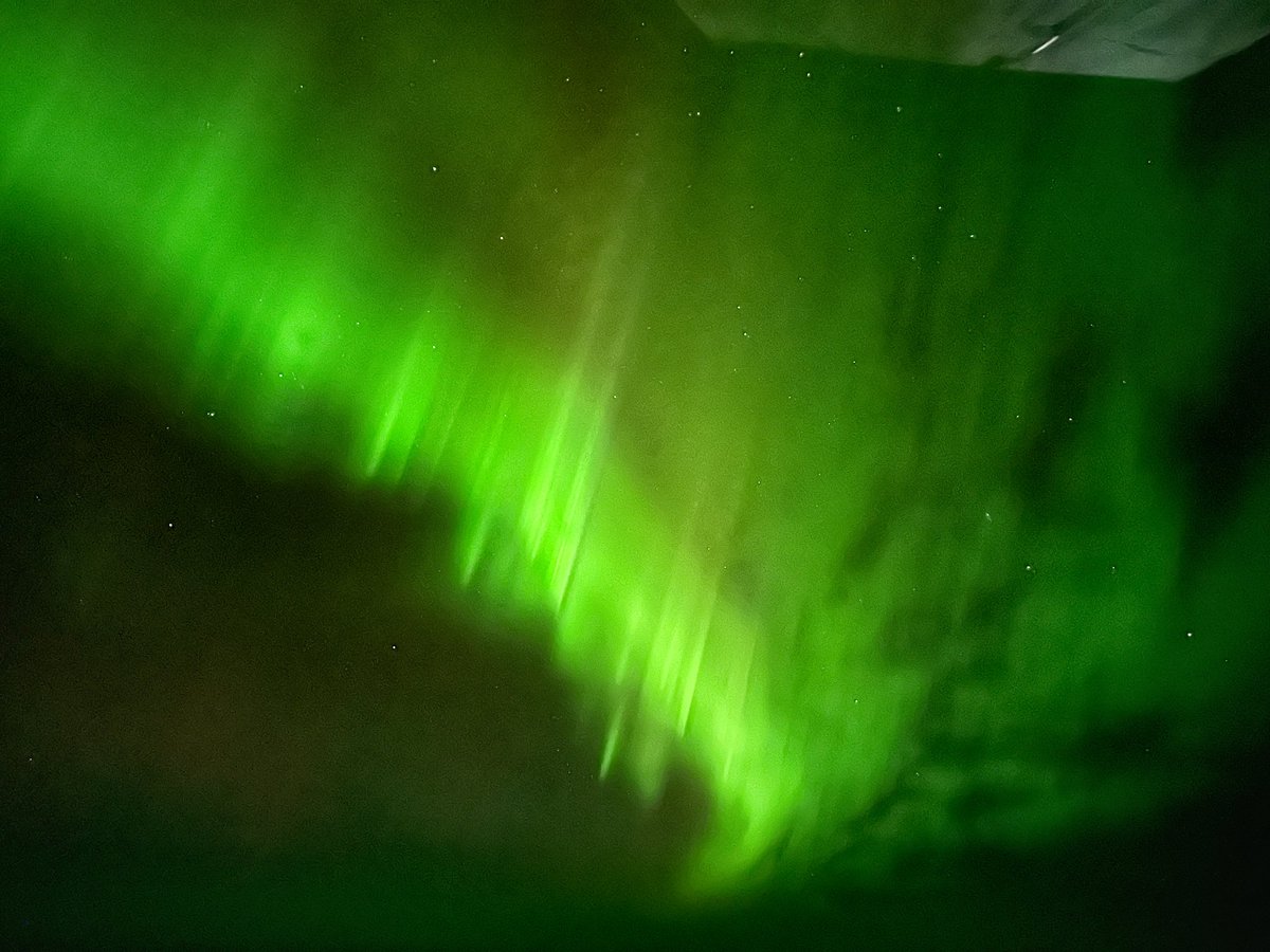 More aurora and sunrise spam. A fun trip all round. I even got to give <a href="/Vanillapilotlhr/">McGirl</a> a little peck on the cheek after she kindly dropped the jet off for me