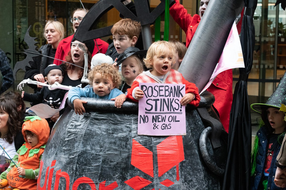 Mothers Rise Up 🌍 (inactive) (@mothersriseup) on Twitter photo 🎃The scariest thing this Halloween? Drilling for more oil & gas in a climate crisis.
Today we cooked up some family fun with a serious message for <a href="/Equinor_UK/">Equinor UK</a>: #StopRosebank
All kids deserve a safe climate. ✊ Use our digital letter-writing tool to join the fight: 🎃The scariest thing this Halloween? Drilling for more oil & gas in a climate crisis.
Today we cooked up some family fun with a serious message for <a href="/Equinor_UK/">Equinor UK</a>: #StopRosebank
All kids deserve a safe climate. ✊ Use our digital letter-writing tool to join the fight: