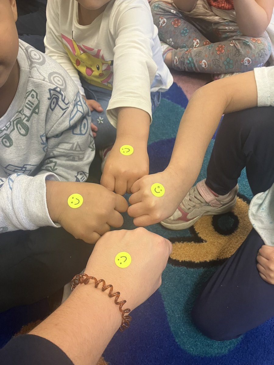 In honor of October being Anti-Bullying Month, students in Pre-KF read “A Little Spot of Kindness” by Diane Alber and brainstormed ways to show kindness every day! 💛☺️