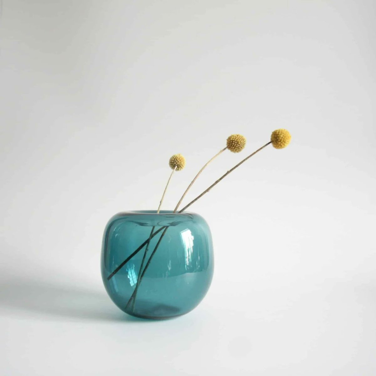 heritage_crafts's tweet photo. This week’s #mondaymaker is glassblower, Louisa Raven.
Become a member to read more about Louisa’s work: https://t.co/6rhsH6mDAT
#heritagecrafts #mondaymaker #glassworking #glassblowing https://t.co/0CKKoiB0iH