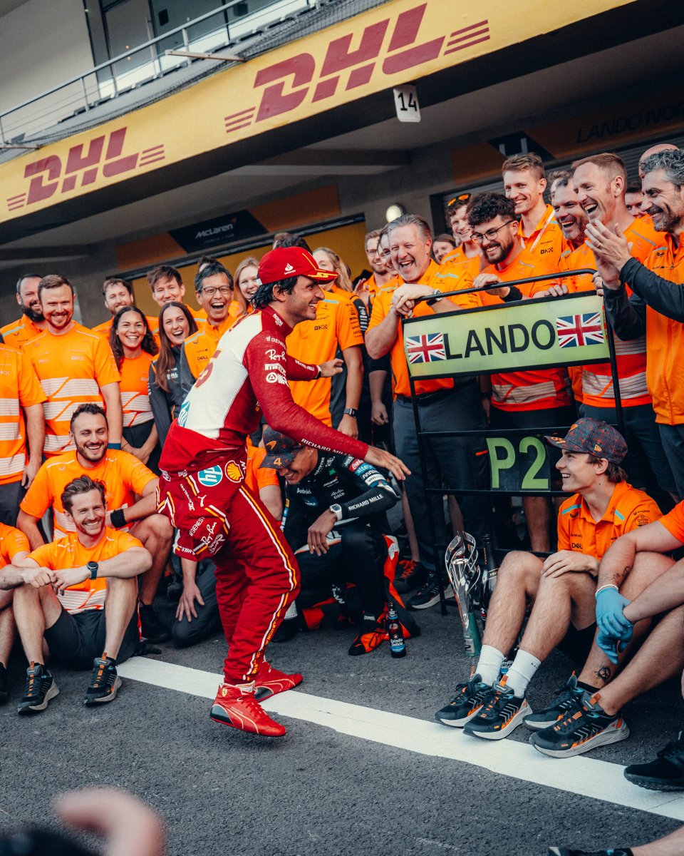 ScuderiaFerrari's tweet photo. A short story 🍾😂

#MexicoGP #F1 https://t.co/YnTvC42S37