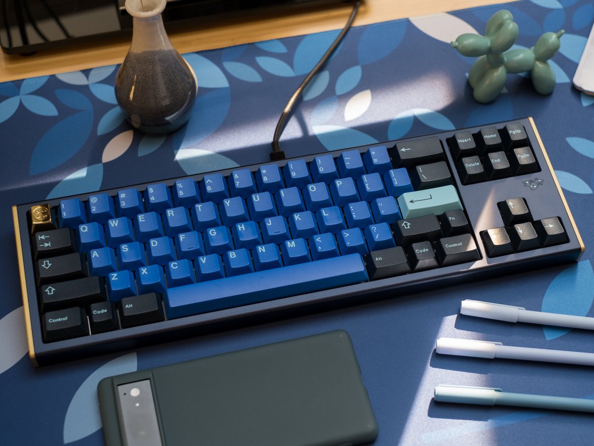 Let Cerberus’ eyes be the light that guides you...

An intricately engraved crest, three heads with glowing eyes, and swappable sides come together to create an FRL TKL keyboard that allows for beastly customization!

Cerberus by Upas group buy is live through November 17th.