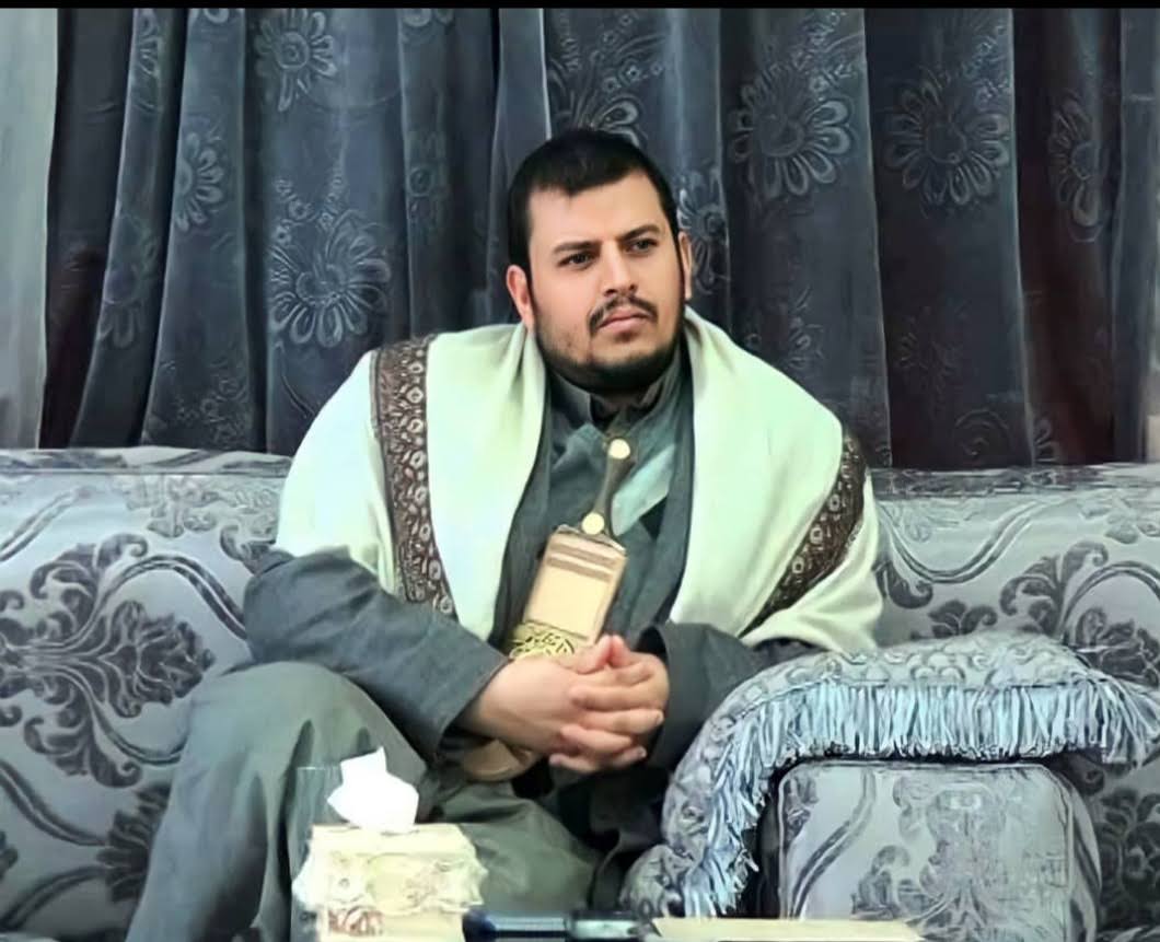 يامن حفظ يونس وهو داخل الحوت
احفظ قيادتنا وطوّل بقاهــــــــــــــــا

يالله 💚🤍