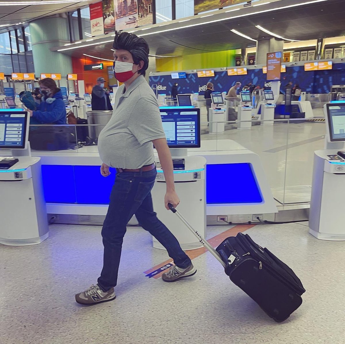 HANnah_SOL0's tweet image. I hate Texas halloween, what do you mean you're Ted Cruz abandoning the state during a crisis