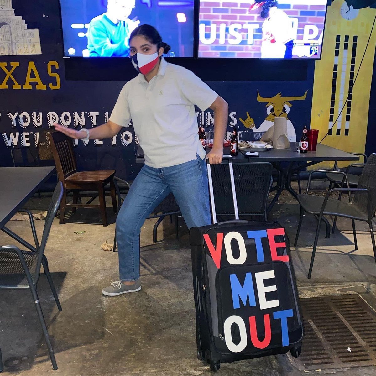 HANnah_SOL0's tweet image. I hate Texas halloween, what do you mean you're Ted Cruz abandoning the state during a crisis
