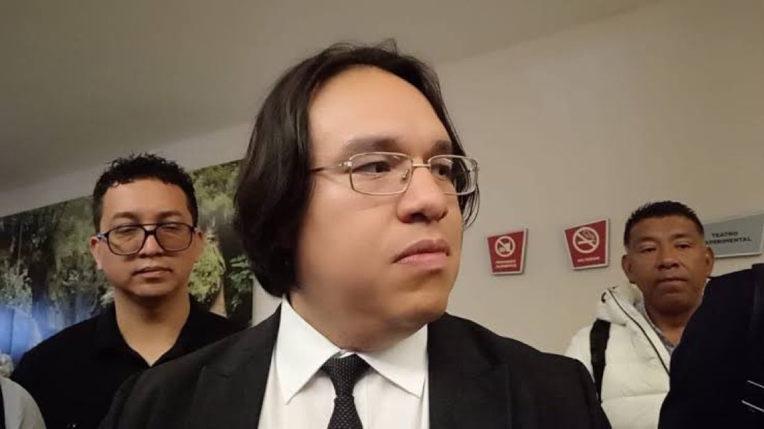 Absolutamente condenable lo que está ocurriendo en #Querétaro. 

El fiscal, Víctor Antonio de Jesús Hernández, solicitó a un juez que se encarcele a una menor de 14 años del municipio de Huimilpan, que fue violada y sufrió un aborto espontáneo. 

El fiscal pidió que se condene a