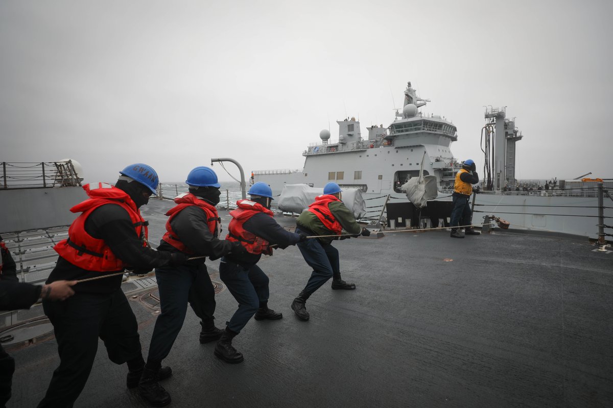 SurfaceWarriors's tweet photo. ⛽️ USS Jason Dunham (@DDG109) Fuels Up with Norwegian (@Sjoforsvaret) Partners, HNoMS Maud (A570), at Sea ⚓️
#NavyPartnerships https://t.co/9b9dJ1Ufx6