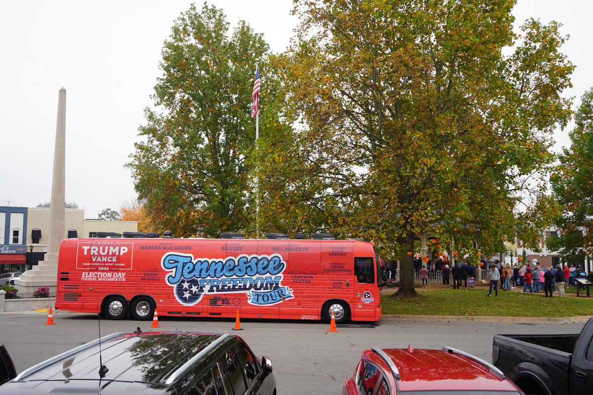 CSexton25's tweet photo. A great crisp morning in Lawrence County with an enthusiastic crowd! Even got to take a picture with @realDonaldTrump! #FreedomTour #Stop24 https://t.co/SktIsE9Tja