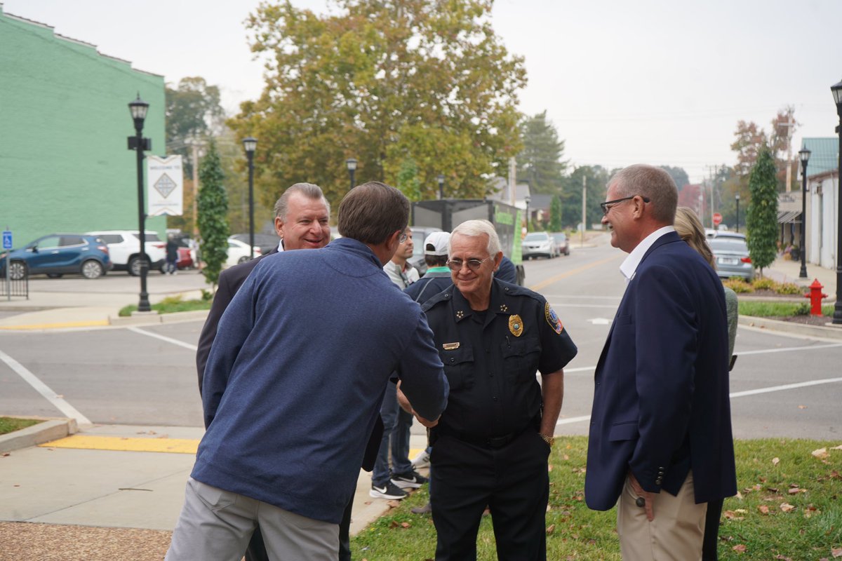 CSexton25's tweet photo. A great crisp morning in Lawrence County with an enthusiastic crowd! Even got to take a picture with @realDonaldTrump! #FreedomTour #Stop24 https://t.co/SktIsE9Tja