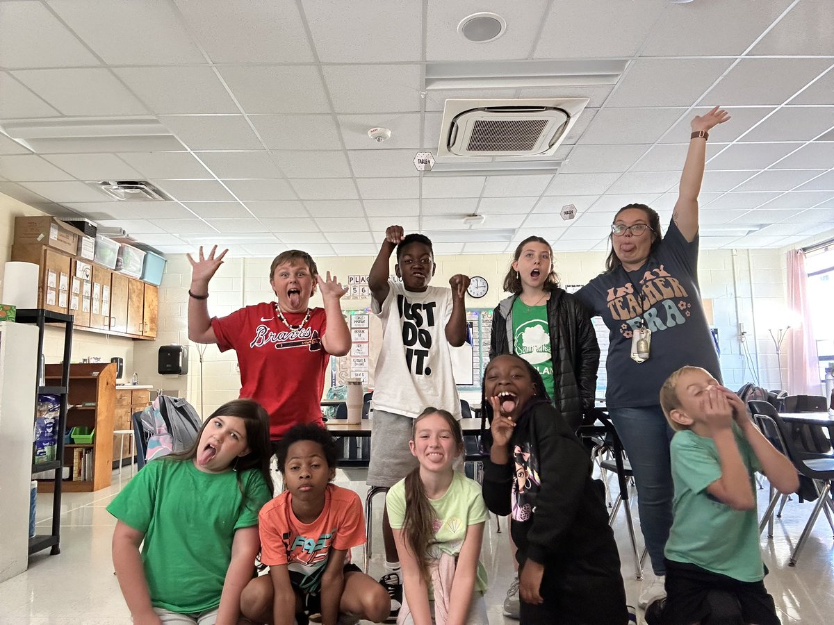 Ms. Armstrong (@mscarmstrong3) on Twitter photo First Den Lunch of the year was so much fun last week! Loved getting to see my 4th and 5th graders from last year, AND meet the new 3rd graders who joined our group! Can't wait to show <a href="/CanongateELM/">Canongate Elementary</a> our Generosity spirit! 💚 First Den Lunch of the year was so much fun last week! Loved getting to see my 4th and 5th graders from last year, AND meet the new 3rd graders who joined our group! Can't wait to show <a href="/CanongateELM/">Canongate Elementary</a> our Generosity spirit! 💚