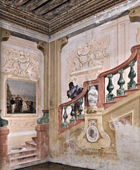 SameGodDiffDay's tweet photo. #Divulgo the staircase painted in trompe-l'oeil in 1757 by Giovanni Battista Tiepolo in the Villa Valmarana ai Nani in Vicenza, rich in frescoes by the master.

Goethe visited the villa in September 1786 and noted: "As a decoration, the whole is happy and ingenious."

Must know! https://t.co/IWivHuJdi3