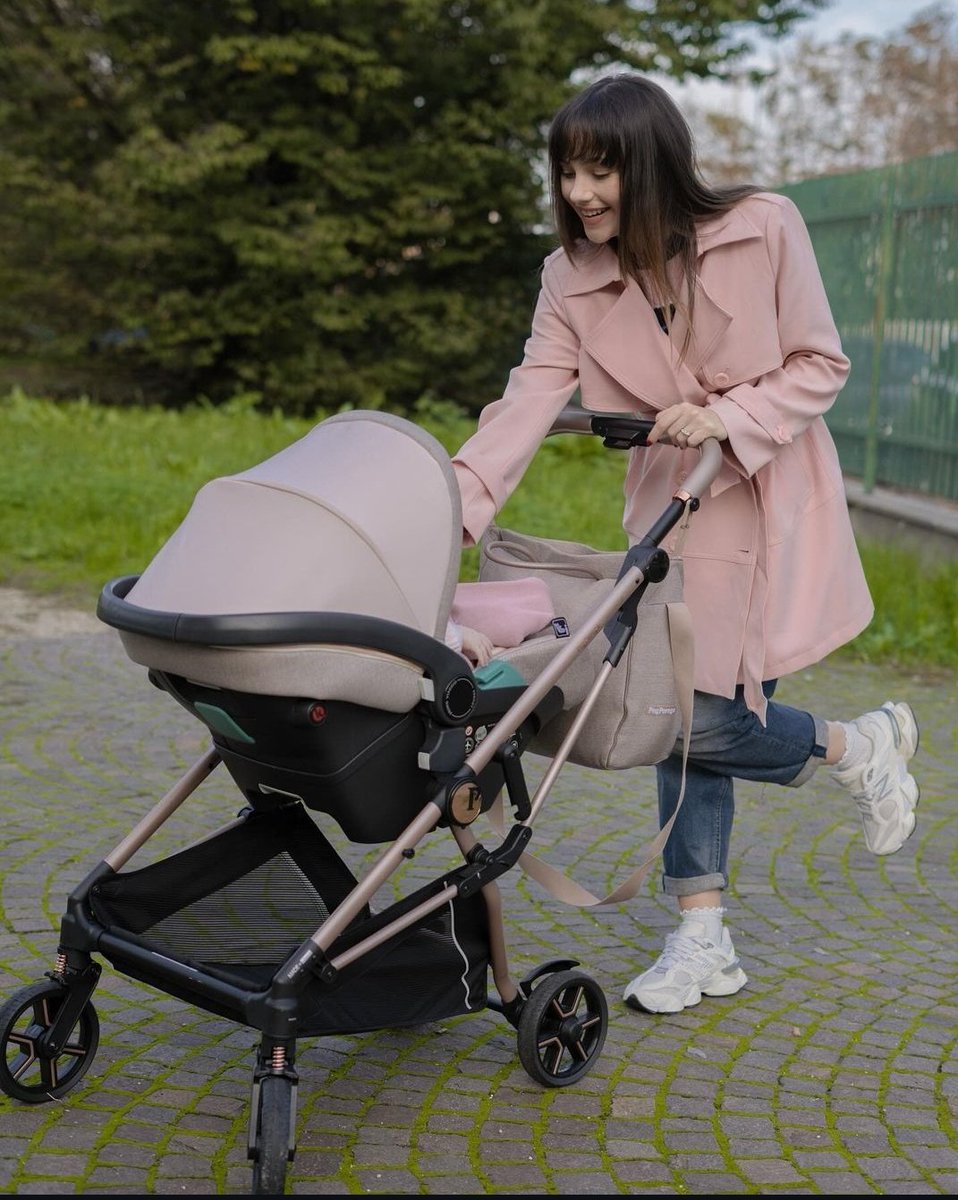 SonySon96916254's tweet image. Con una bella giornata di sole oggi fuori con #Camilla che dorme nel suo bel passeggino #pegperego  #RosalindaCannavo #zengavo