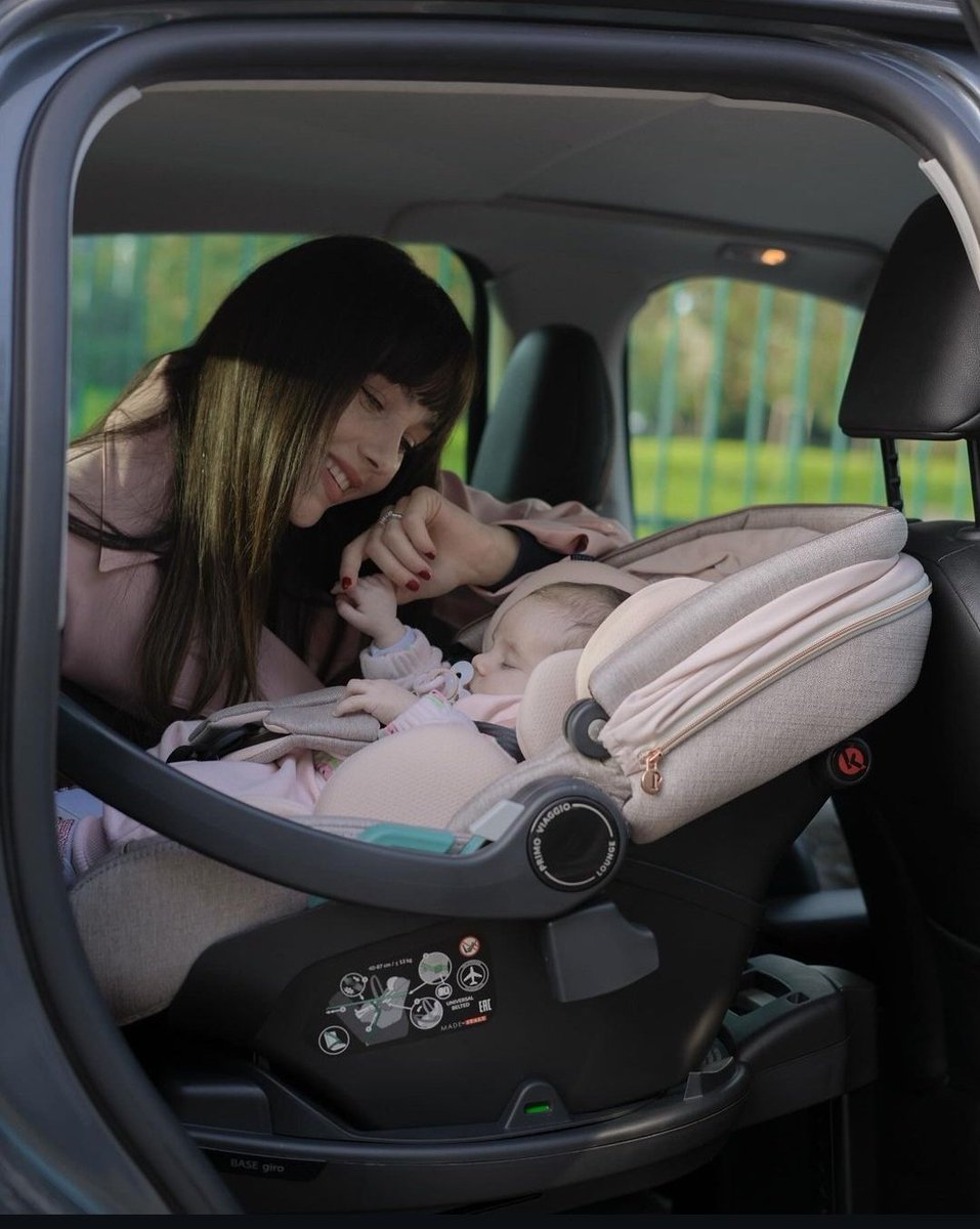 SonySon96916254's tweet image. Con una bella giornata di sole oggi fuori con #Camilla che dorme nel suo bel passeggino #pegperego  #RosalindaCannavo #zengavo