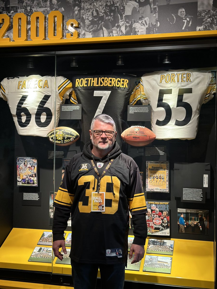 rredmann's tweet photo. Hall Of Honor museum.   Willie I heard today while visiting the museum that you are going in Dec. awesome so glad to hear it.  @3williethadude9 #willieparker https://t.co/LiLiUxe4R6
