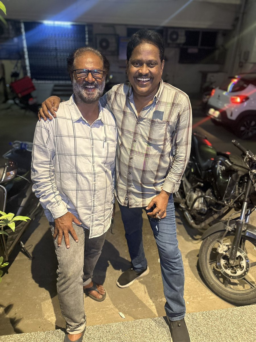 idhayasj's tweet photo. ரஜினிக்கு PRO
விஜய்க்கு PRO
இன்னும் யார் யாருக்கோ PRO
ஆனால் எனக்கு- என் செல்ல BRO
@RIAZtheboss 
எனக்கிருக்கும் வெகு சொற்ப 'வாடா போடா' நட்புகளில் இவன் ஒருவன்.. https://t.co/slRoGv99Qa