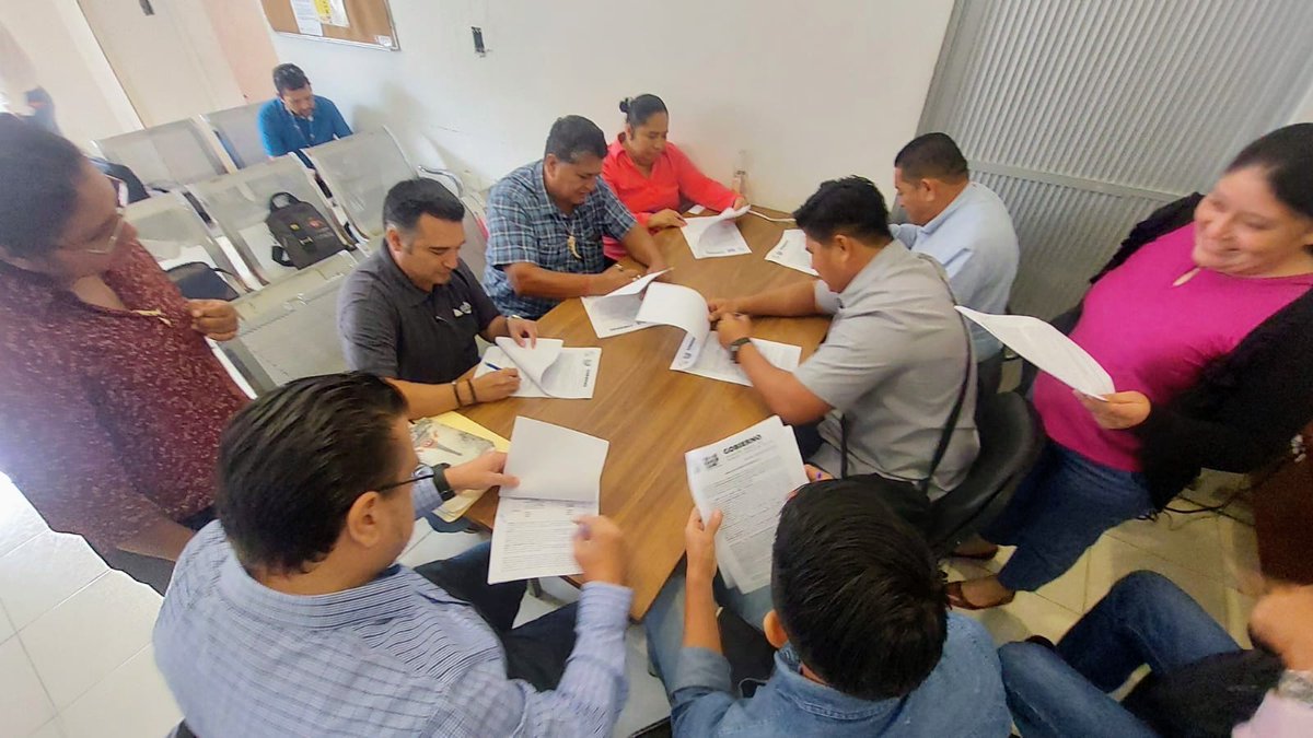 crojasrabelo's tweet photo. En beneficio de trabajadores tabasqueños en la Direccion General del Trabajo (DGTyPS) se han llevado a cabo la firma de minutas de acuerdo entre  9 representaciones sindicales locales, empresas privadas y PEMEX.
#DGTyPS
#GobiernoDeTerritorio https://t.co/JXDnRMFEkZ
