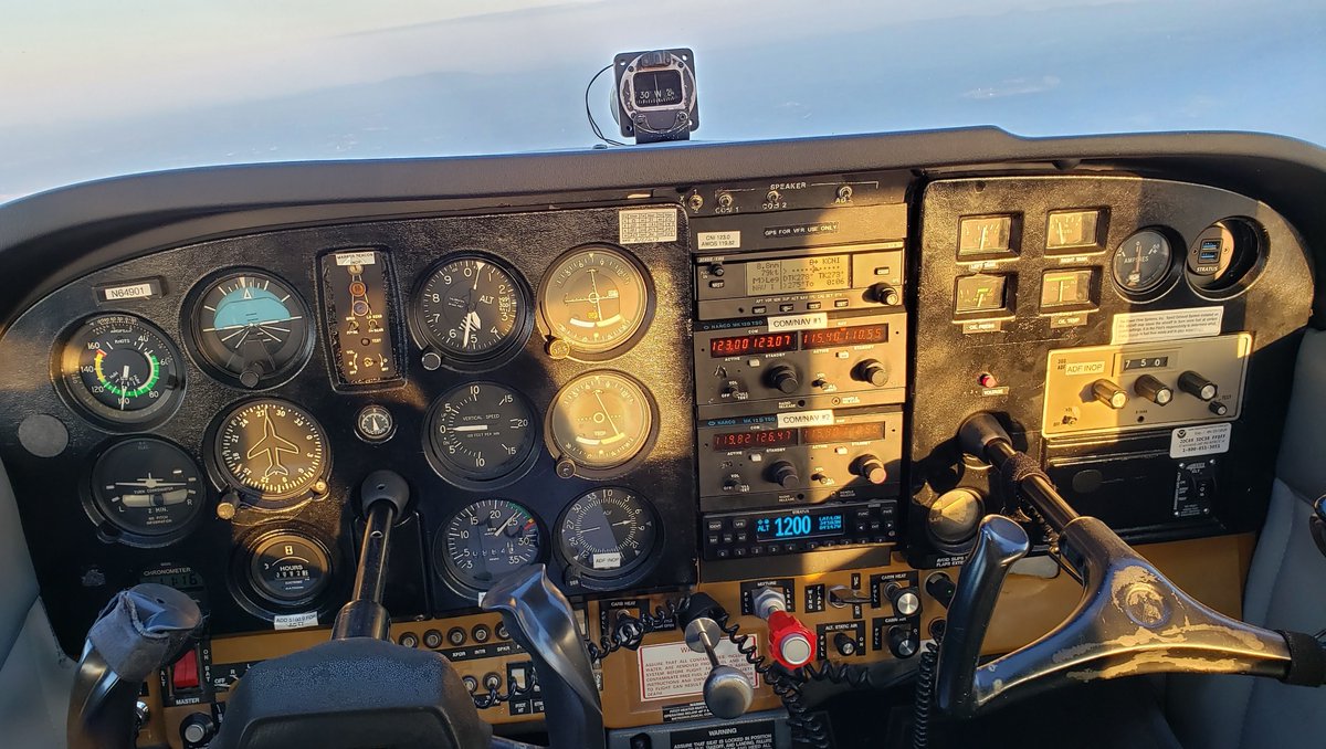garyweissel's tweet photo. #FlightDeckMonday, (mashed up with) #SixPackSunday and #SkyHawkSunday to throw it back to before I started most of the upgrades on this panel. PPL and IFR on a panel just like this one... #C172 https://t.co/XCcZnT9kGf