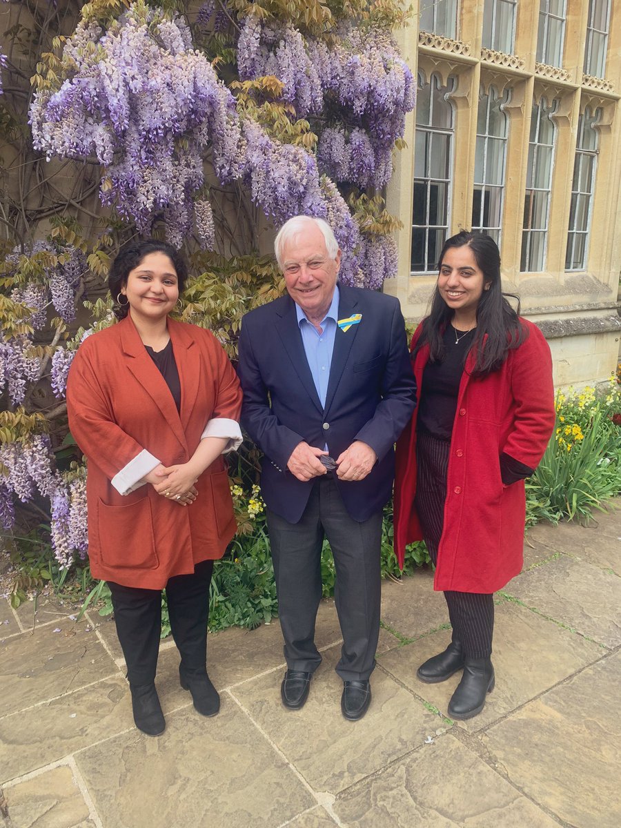 Voting for Oxford’s chancellor has begun and I’m voting for @Jan4Chancellor!

When I was student body president at Oxford, Jan always listened to our concerns and knows Oxford’s labyrinth system very well.

Also…enjoy this picture of me with outgoing Chancellor Lord Patten! :)