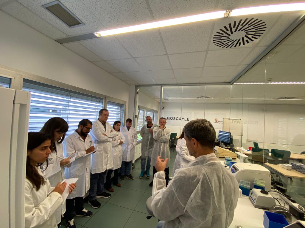 _SCAYLE's tweet photo. "📚✨ ¡Hoy impartimos por primera vez nuestro nuevo Curso integral práctico: desde la extracción del #DNA y #secuenciación, hasta el análisis metagenómico empleado #supercomputación! 👥 Sumamos experiencia de aprendizaje. 🚀📈 ¡Seguimos creciendo juntos! https://t.co/VWlAmAtyXU