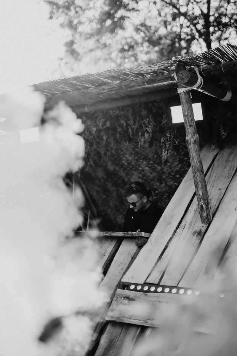 Monthly Episode # 11.24 🔊is taking you on an electronic music journey

Listen here ⌲ linktr.ee/_MYR_

#monthly #episode #dj #set #mix #session #podcast #mixed #goeran #meyer #myr #genre #afrohouse #deephouse #housemusic #dancemusic #melodic #organic #house #techno