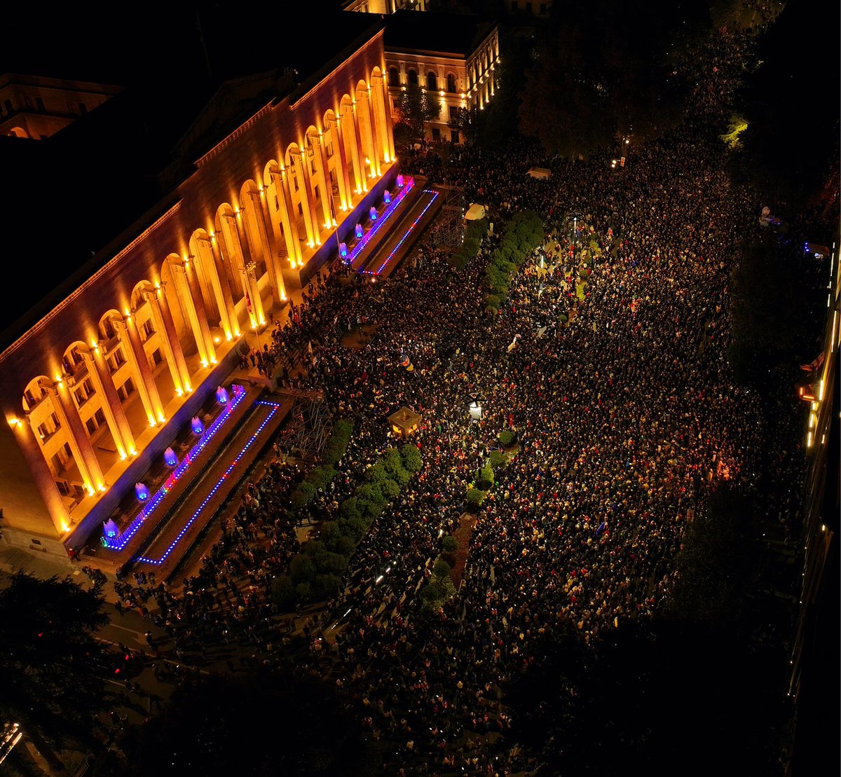 Mikiashvili_M's tweet photo. Rustaveli Avenue, Tbilisi now. Protesting the total election fraud this time.
Exceeded my expectations for today, to be honest.
Until victory! 🇬🇪🇪🇺
📷 Irakli Tabatadze https://t.co/XNtcpy7Fks